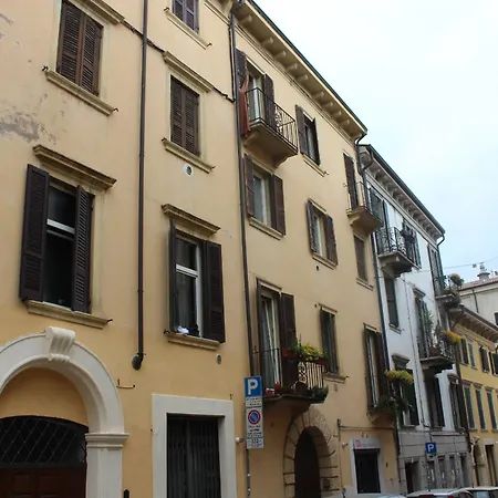 Star House * Verona